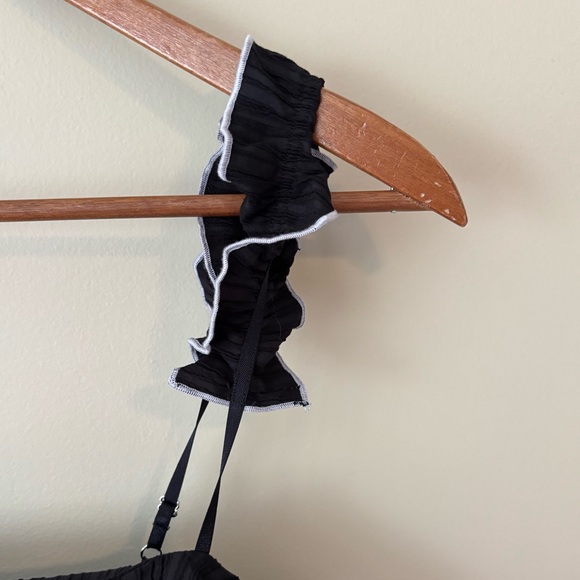 MINKPINK Black Ruffle Textured Contrast Stitch Jumpsuit Size XS - Picture 4 of 11